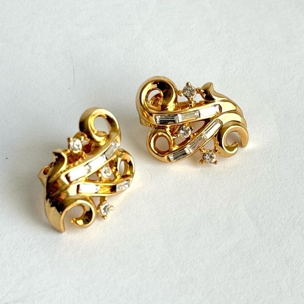 Vintage Trifari Earrings Gold Tone Rhinestone‎ Baguette Clip On Waves Swirl 60s - Picture 4 of 7